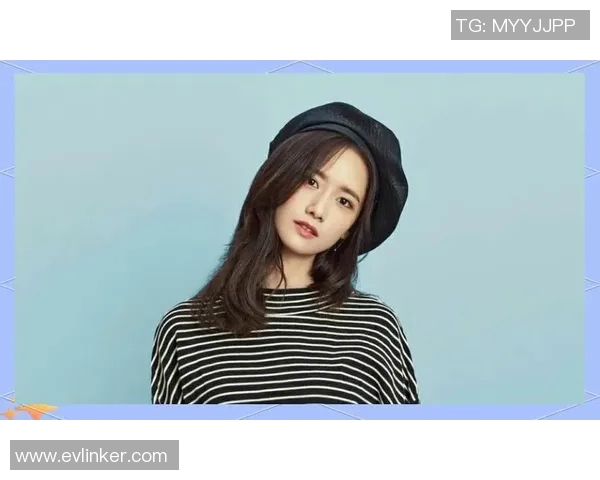 足球明星女友化妆美照展现魅力与风采引发热议