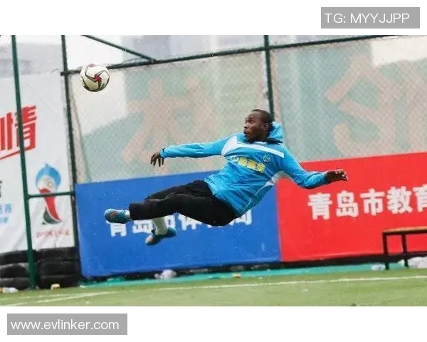 足球明星西罗带领球队征战赛场的辉煌历程与成就分析 足球明星西罗带领球队征战赛场的辉煌历程与成就分析